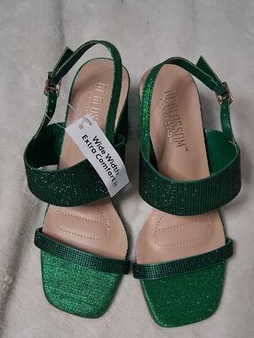 De Blossom Collection Green Glitter Wide-Width Slingback Sandals